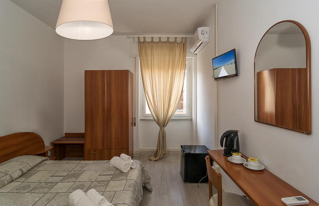 City Hotel 维亚雷焦 外观 照片